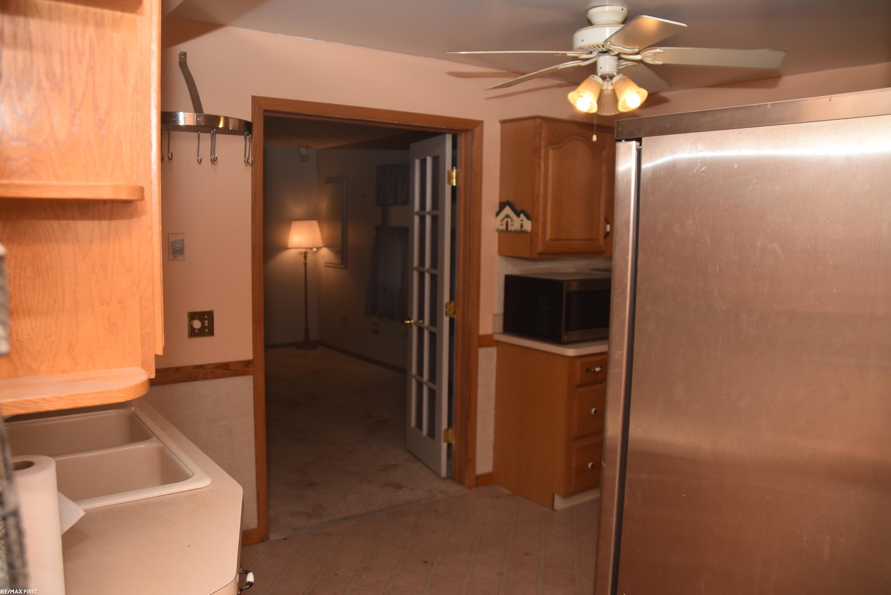 826 East 11 Mile Road Madison Heights, MI 48071 - Photo 8 of 29 50141860-7a5730c6-9c75-4c5d-a03e-5f0503b183fc.JPG