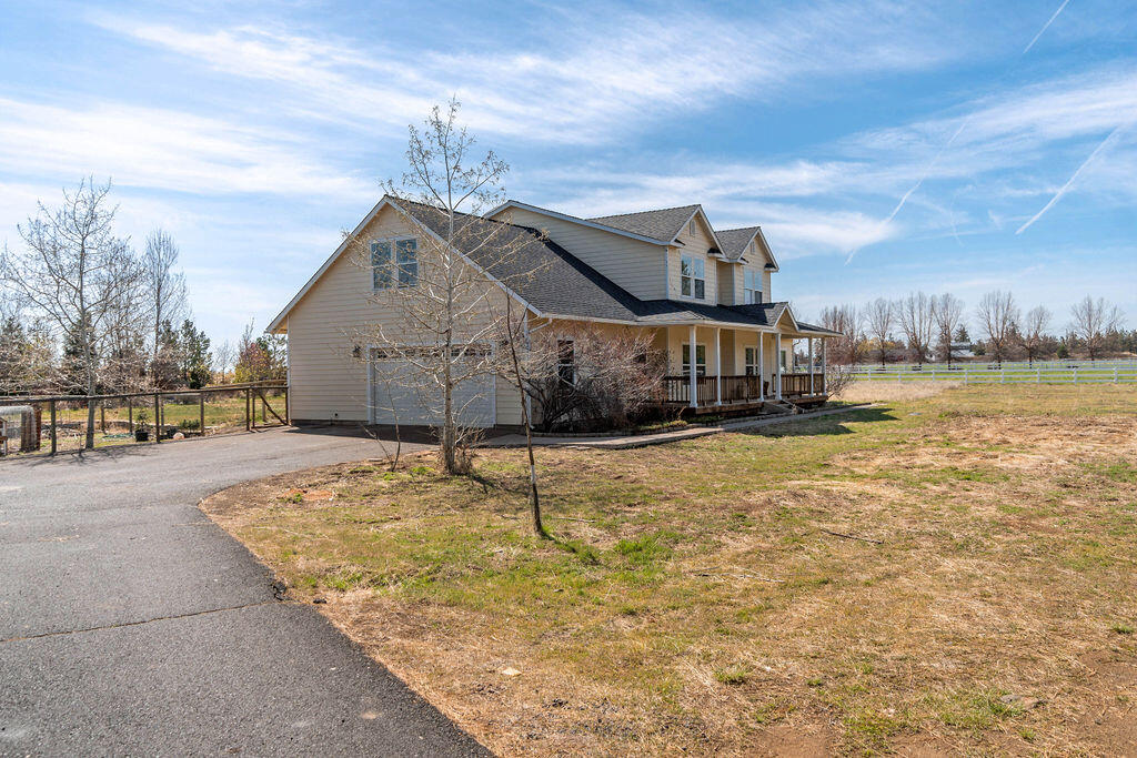67350 Gist Road Bend, OR 97703 - Photo 5 of 61 RileyVisualsa-44