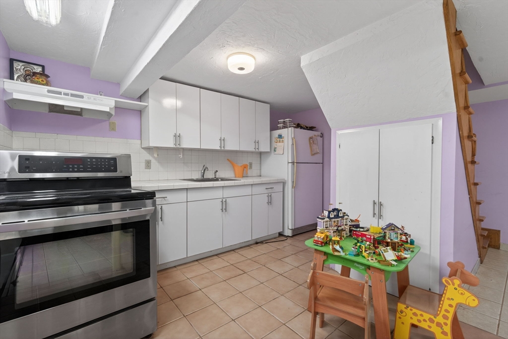 8 Hawthorne Street Watertown, MA 02472 - Photo 29 of 37