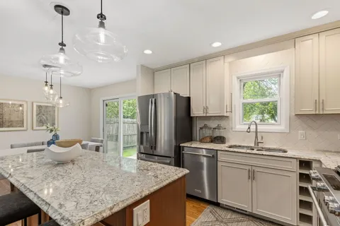 $519,000 | 815 Jenkisson Avenue, Lake Bluff, IL 60044