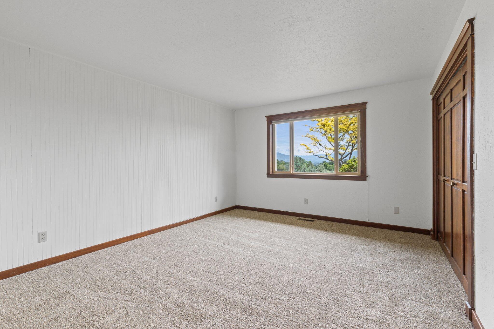 3703 Livingston Road Medford, OR 97502 - Photo 15 of 28 Bedroom