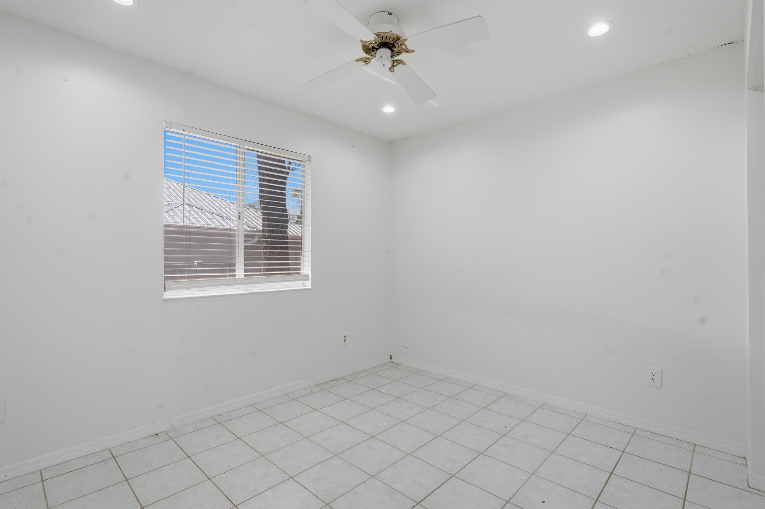 904 Alicante Road St. Augustine, FL 32086 - Photo 15 of 32 Unfurnished room with ceiling fan and recessed lighting