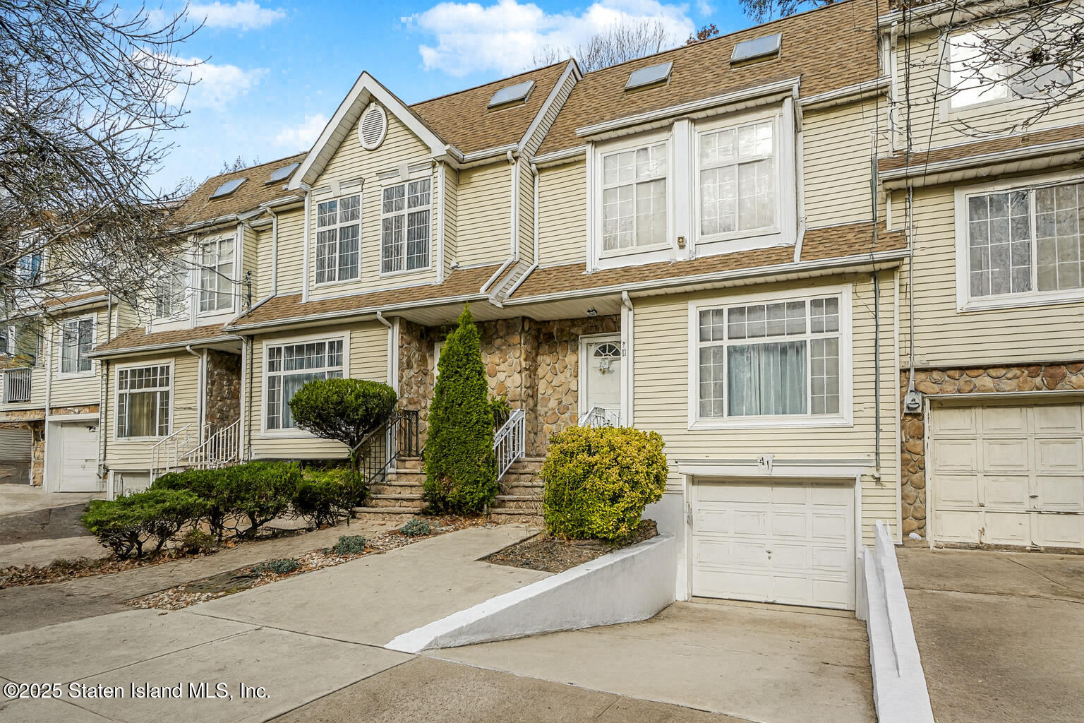 41 Wolcott Avenue Staten Island, NY 10312 - Photo 20 of 33 front view of a house