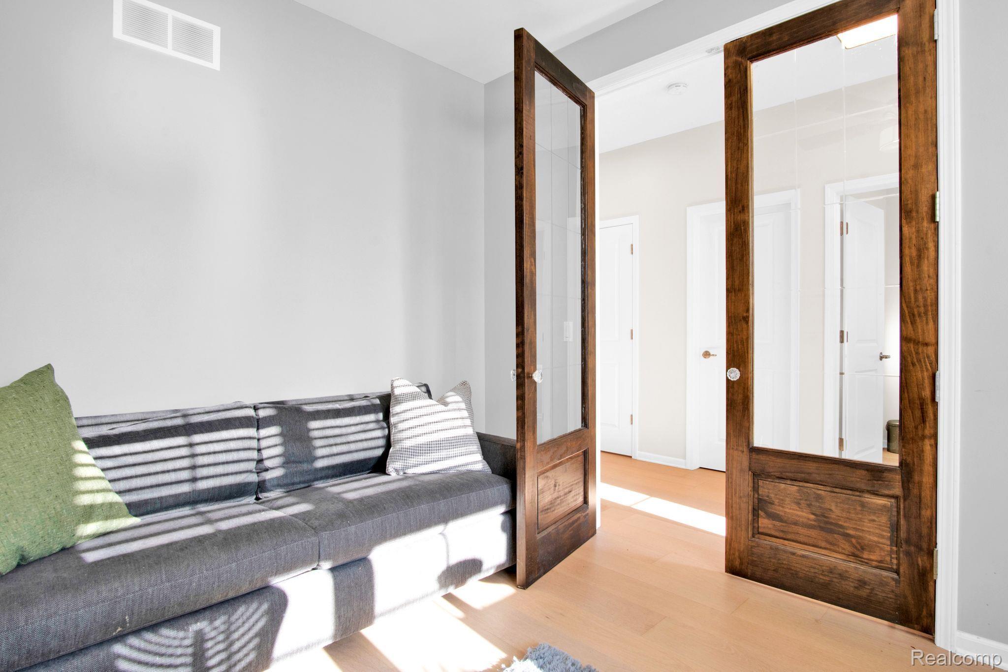 4230 Kent Road Royal Oak, MI 48073 - Photo 7 of 48 Gallery Image 7