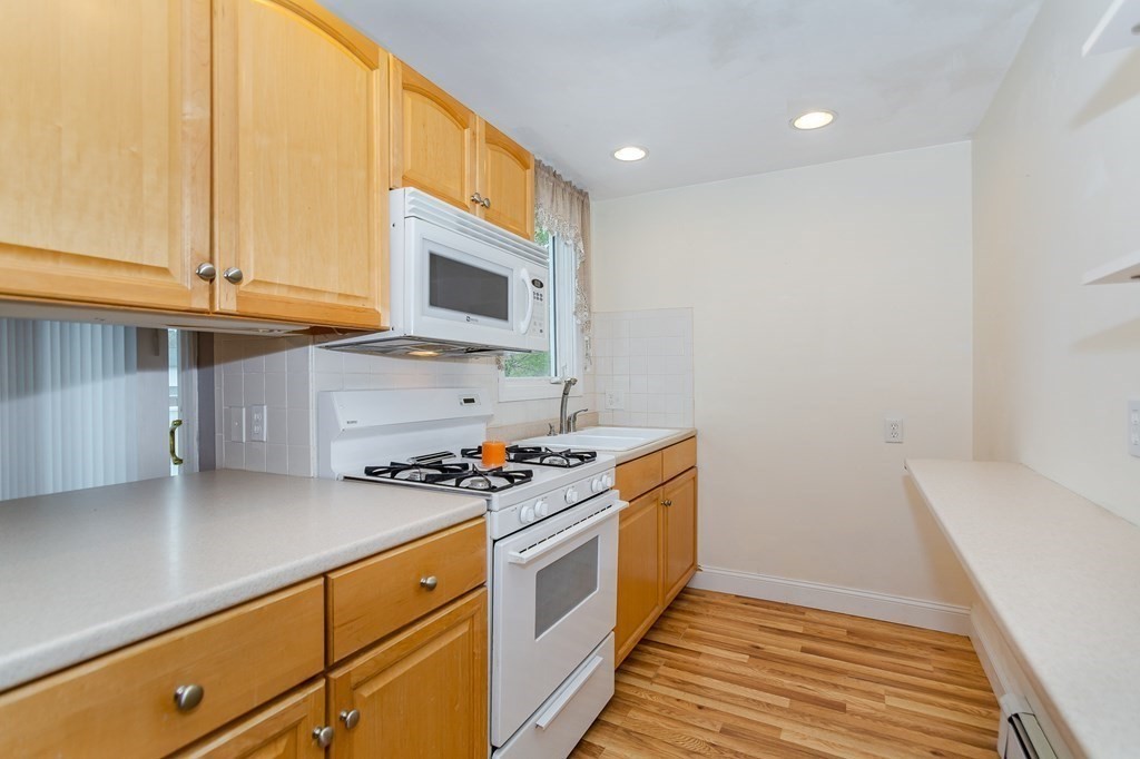 27 West Meadow Road Lowell, MA 01854 - Photo 9 of 32
