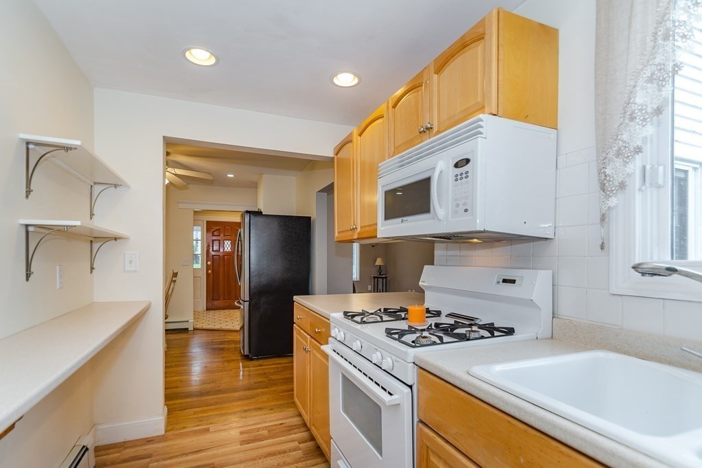 27 West Meadow Road Lowell, MA 01854 - Photo 10 of 32