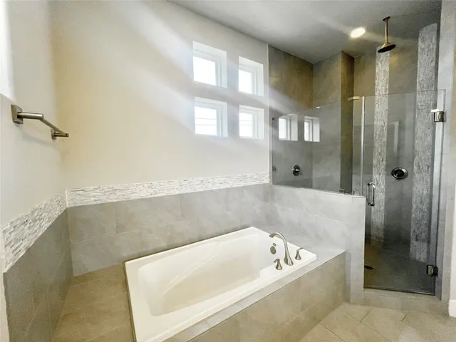 $3,300 | 5811 Petty Street, Unit A, Houston, TX 77007