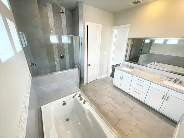 $3,300 | 5811 Petty Street, Unit A, Houston, TX 77007