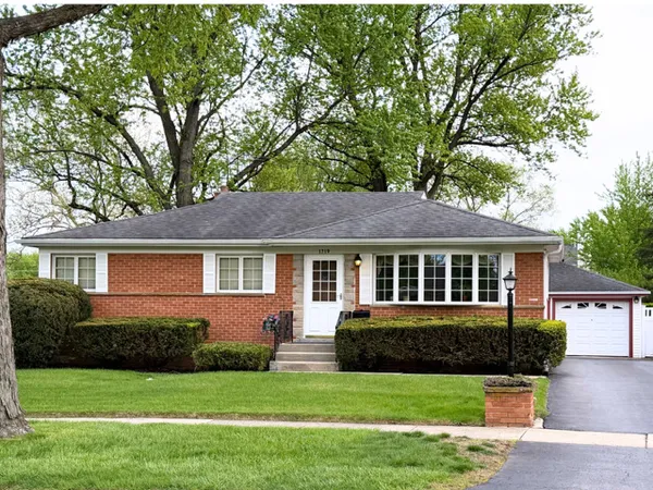 $425,000 | 1719 Verde Drive, Mount Prospect, IL 60056