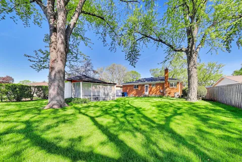 $425,000 | 1719 Verde Drive, Mount Prospect, IL 60056