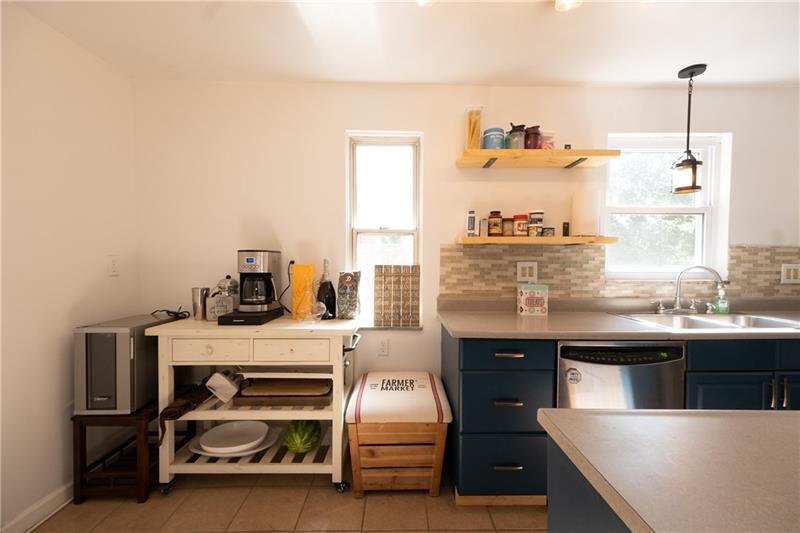 2043 Brookfield Road Pittsburgh, PA 15243 - Photo 8 of 23