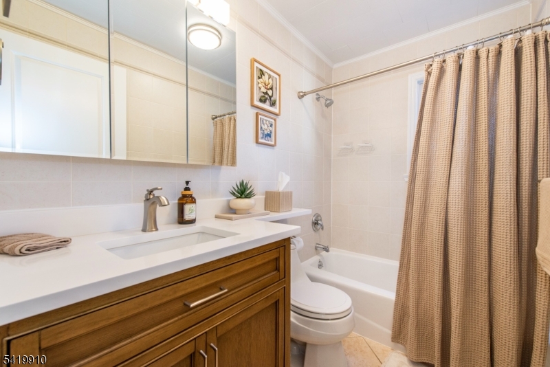 219 Linden Road Wayne, NJ 07470 - Photo 13 of 32