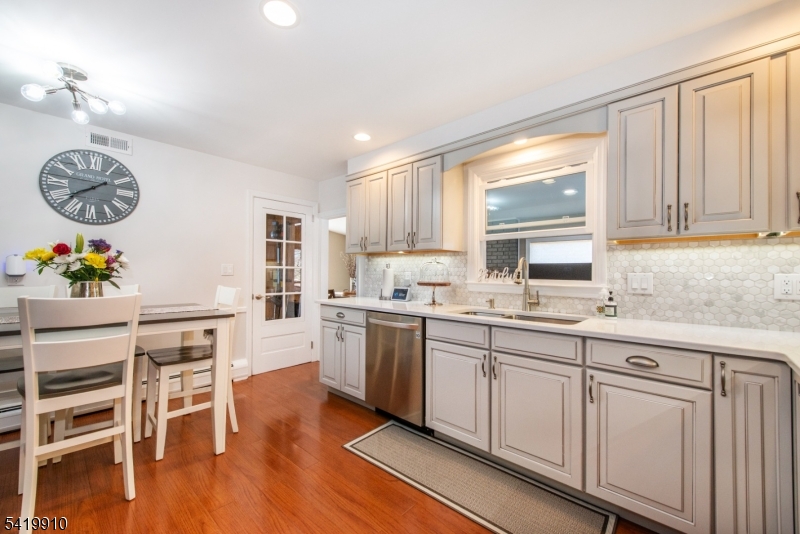 219 Linden Road Wayne, NJ 07470 - Photo 7 of 32