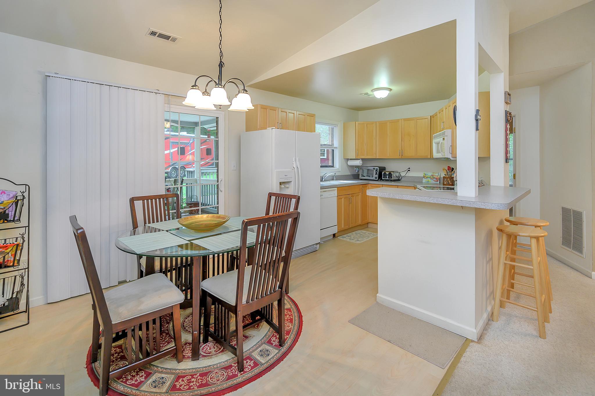 3603 Burton Road Bumpass, VA 23024 - Photo 9 of 44 Breakfast bar