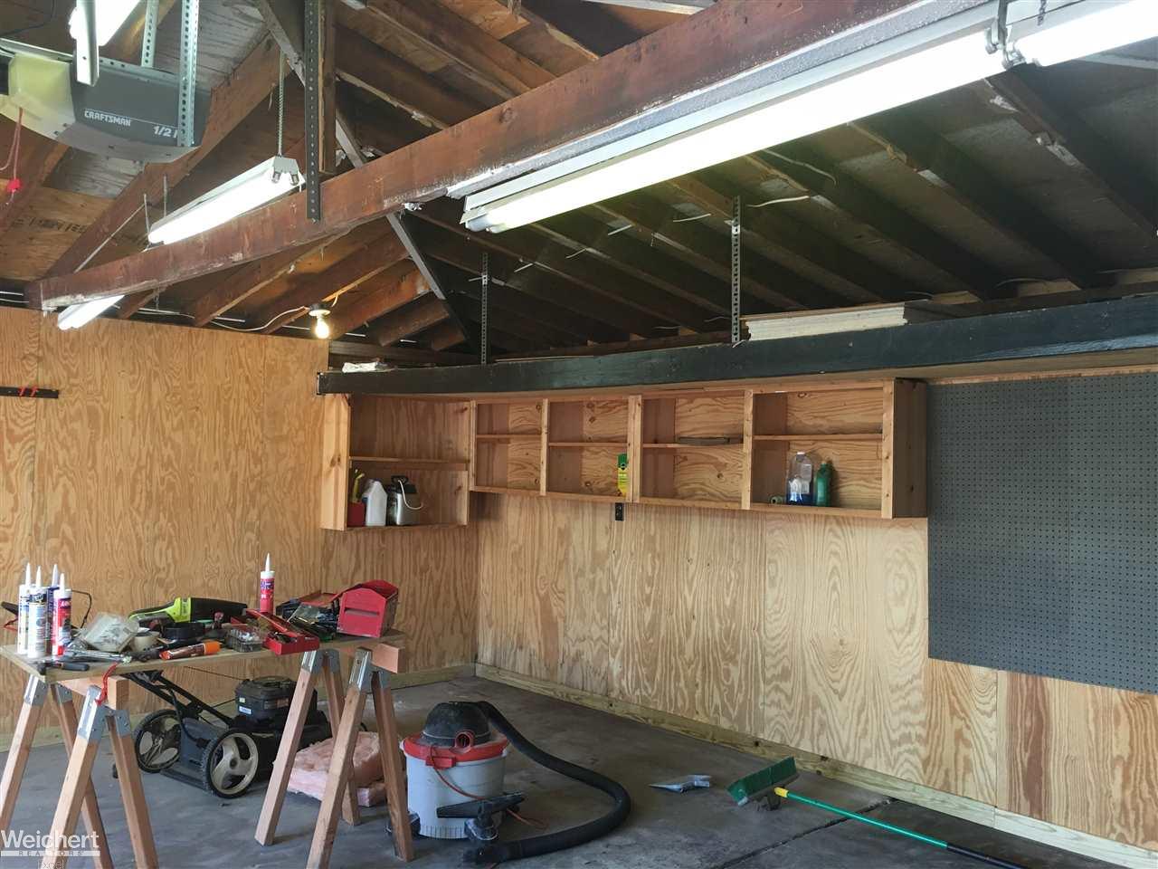 30505 Hayes Road Warren, MI 48088 - Photo 13 of 33 Electric available in this detached garage