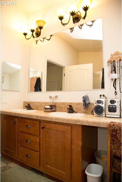 79294 Dufur Valley Road Dufur, OR 97021 - Photo 24 of 32 Gallery Image 24