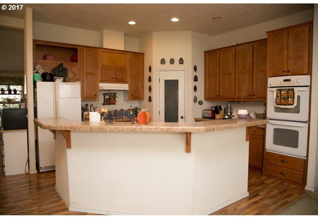 79294 Dufur Valley Road Dufur, OR 97021 - Photo 10 of 32 Gallery Image 10