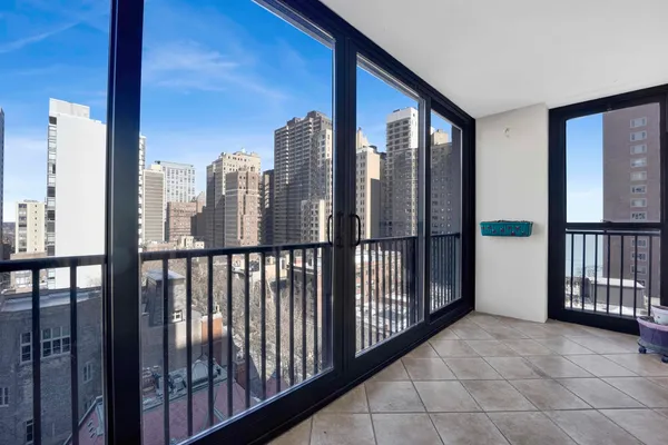 $4,900 | 1 East Schiller Street, Unit 12A, Chicago, IL 60610