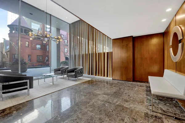 $4,900 | 1 East Schiller Street, Unit 12A, Chicago, IL 60610
