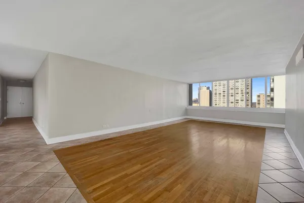 $4,900 | 1 East Schiller Street, Unit 12A, Chicago, IL 60610