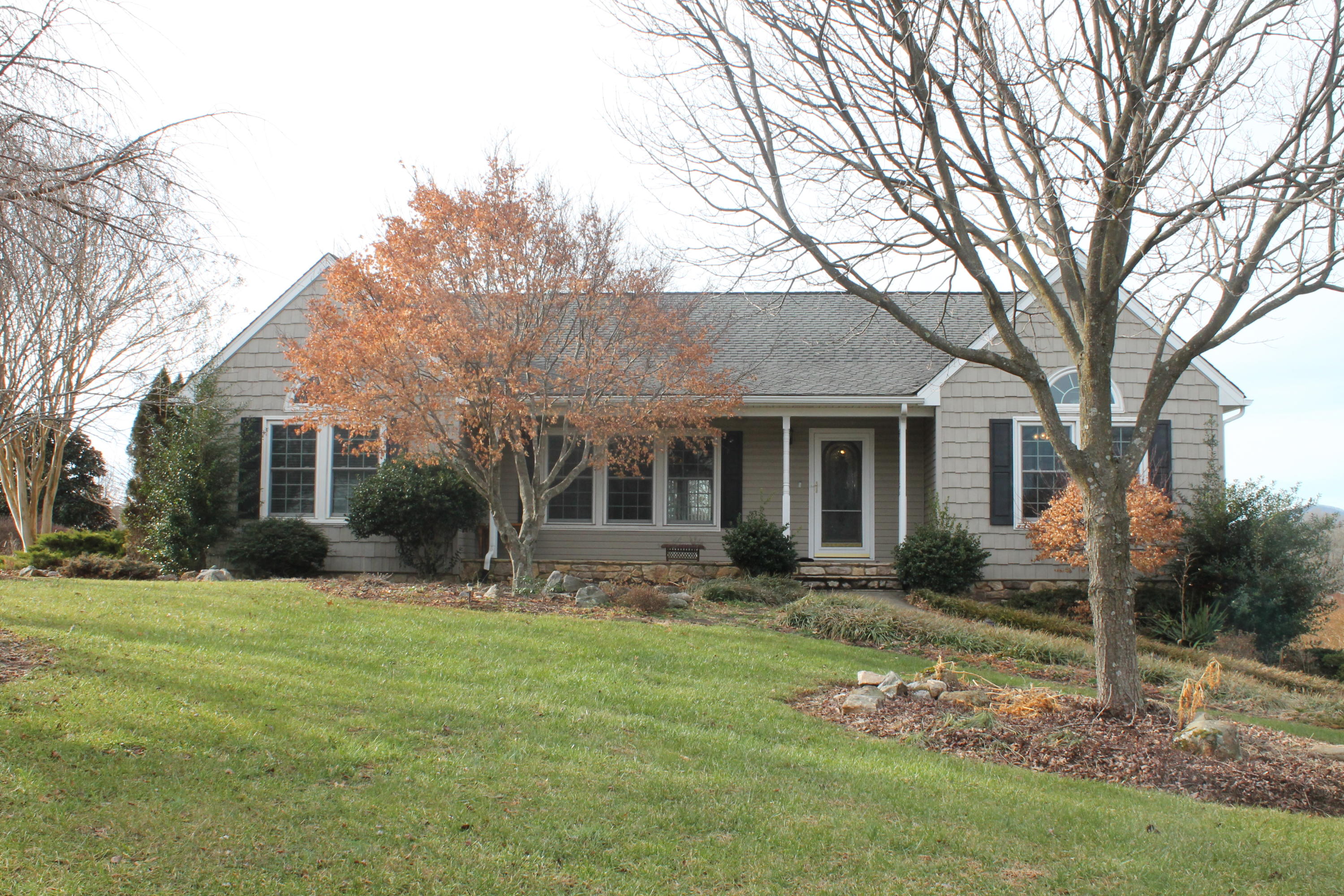 101 Aftons Meadow Road Vinton, VA 24179 - Photo 4 of 55 a front view of the house with yard and green space