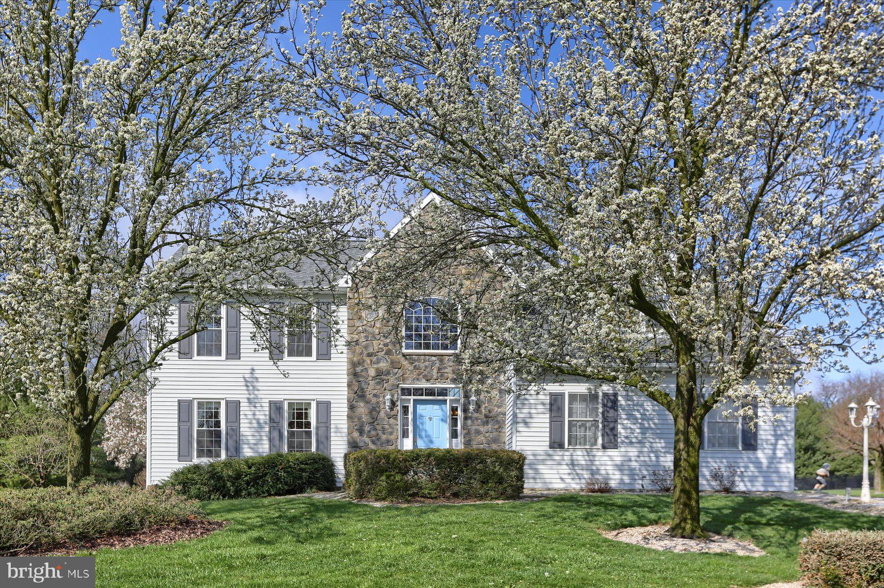 8 Village Drive Lititz, PA 17543 - Photo 2 of 40