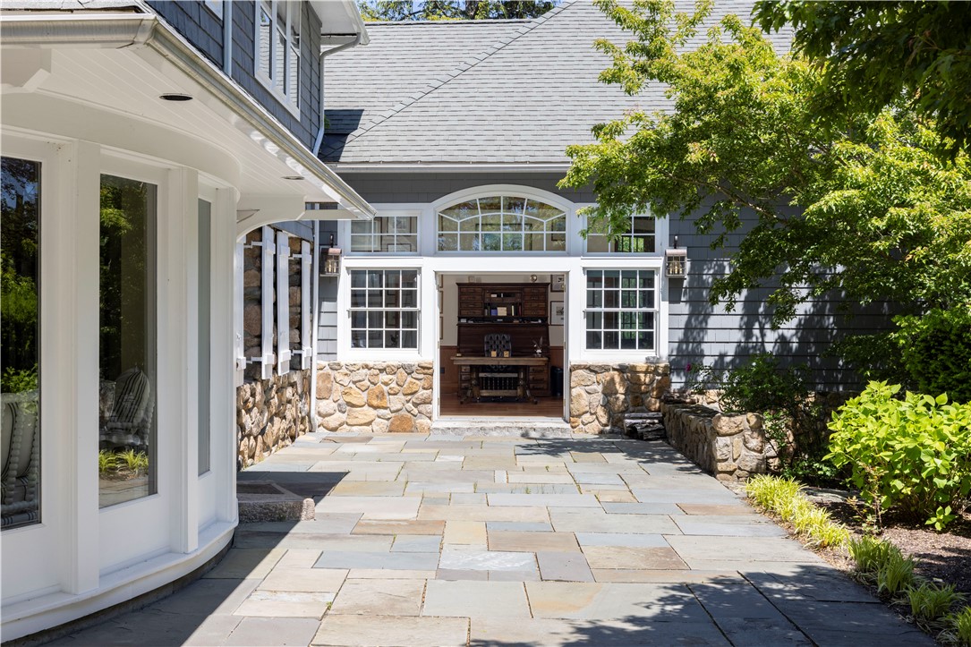 121 Avondale Road Westerly, RI 02891 - Photo 36 of 49