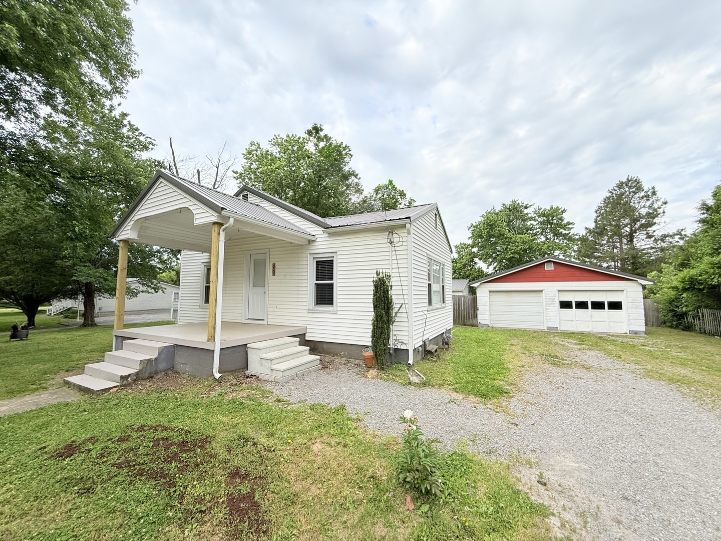 90 Pickering Road Harrisburg, IL 62946 - Photo 1 of 15 a house with a big yard and large trees