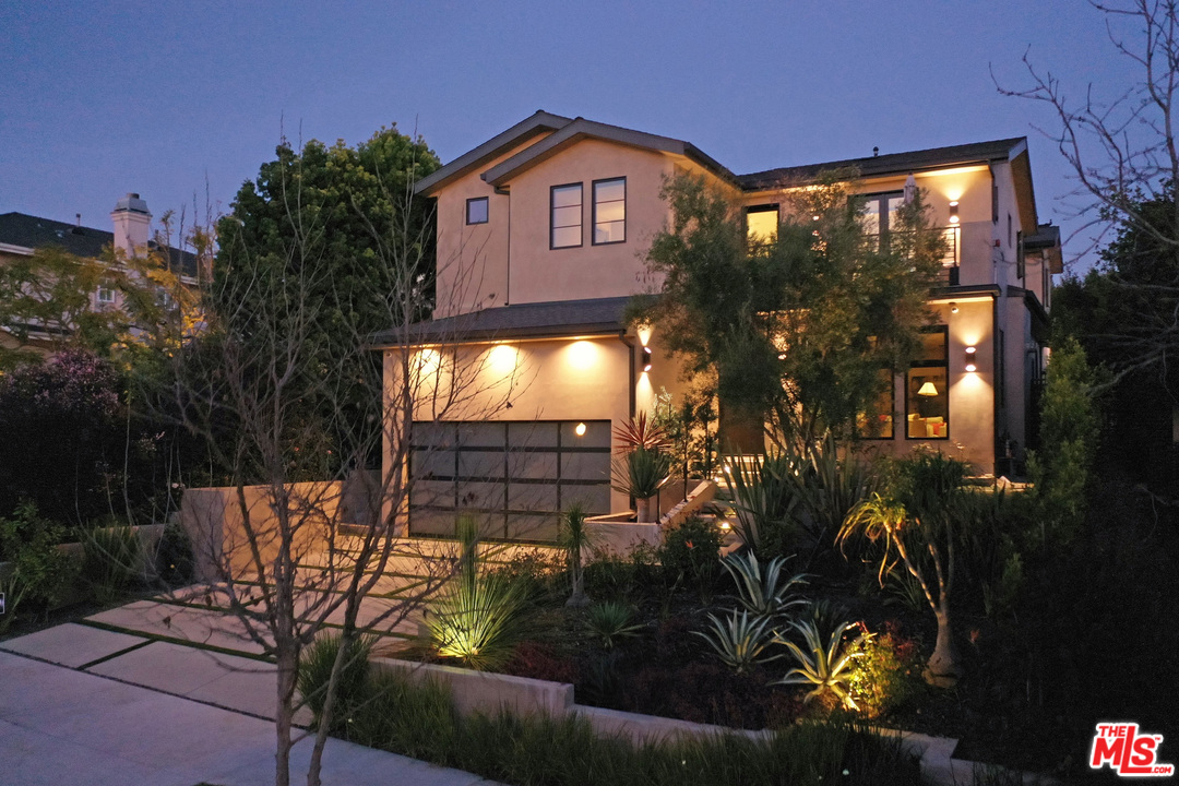 10560 Rountree Road Los Angeles, CA 90064 - Photo 2 of 32 Gallery Image 2