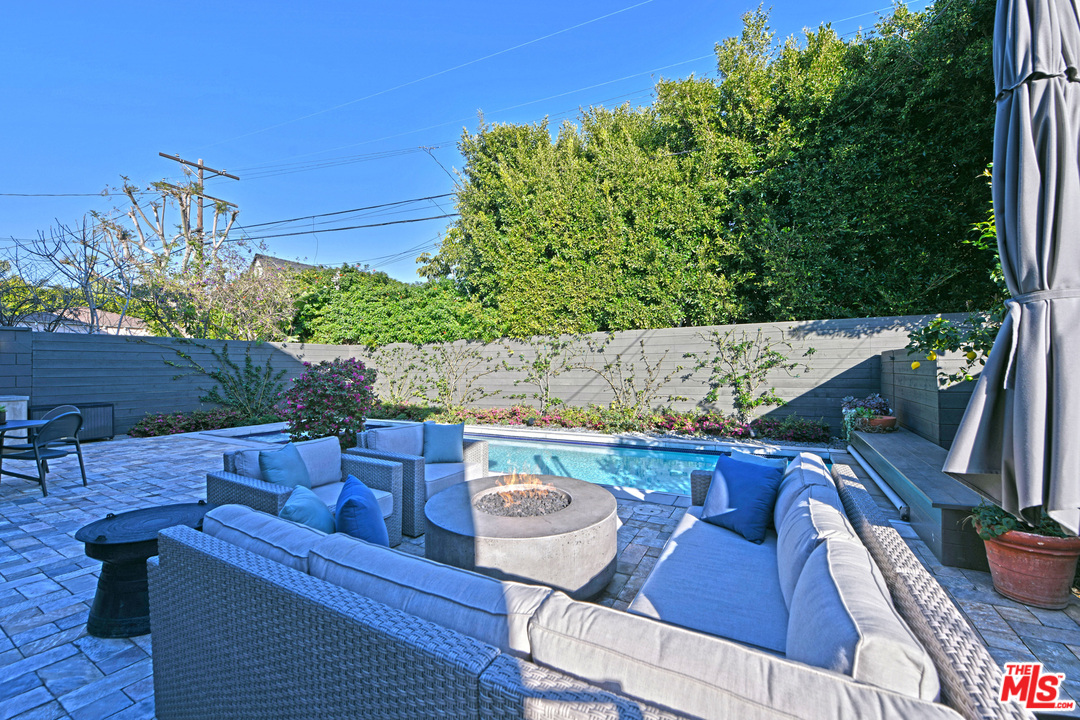 10560 Rountree Road Los Angeles, CA 90064 - Photo 12 of 32 Gallery Image 12