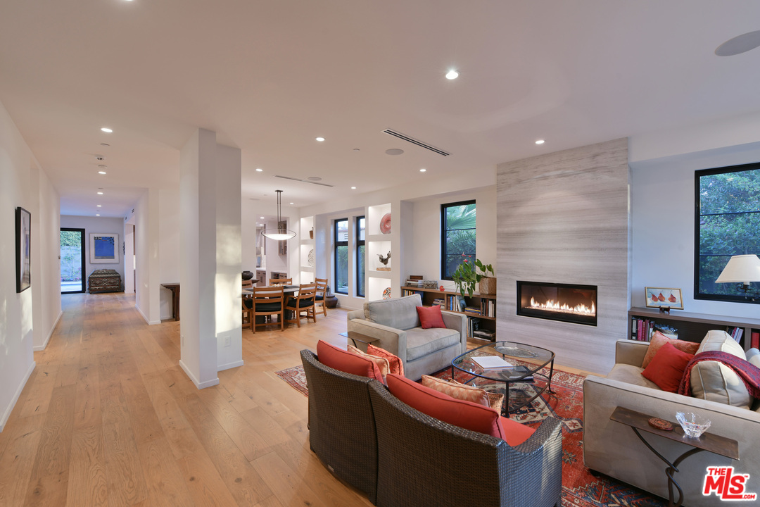 10560 Rountree Road Los Angeles, CA 90064 - Photo 3 of 32 Gallery Image 3