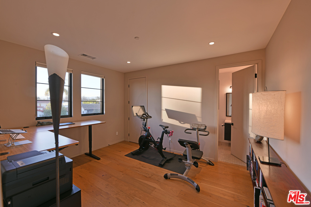 10560 Rountree Road Los Angeles, CA 90064 - Photo 23 of 32 Gallery Image 23