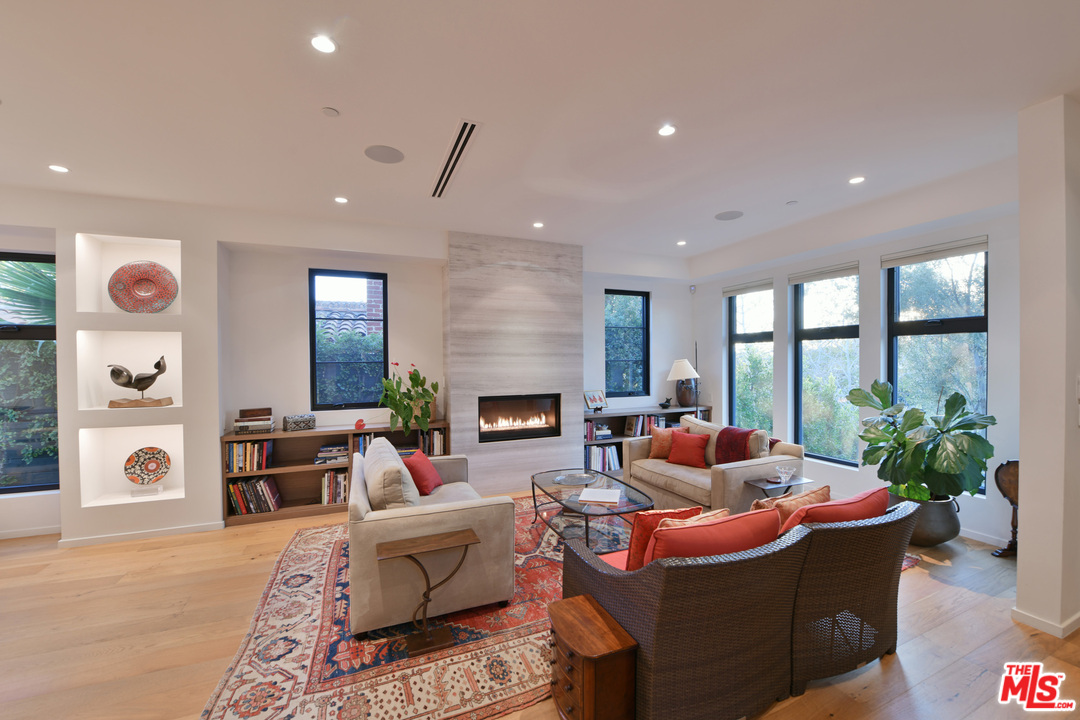 10560 Rountree Road Los Angeles, CA 90064 - Photo 4 of 32 Gallery Image 4