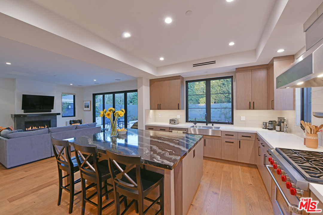 10560 Rountree Road Los Angeles, CA 90064 - Photo 7 of 32 Gallery Image 7