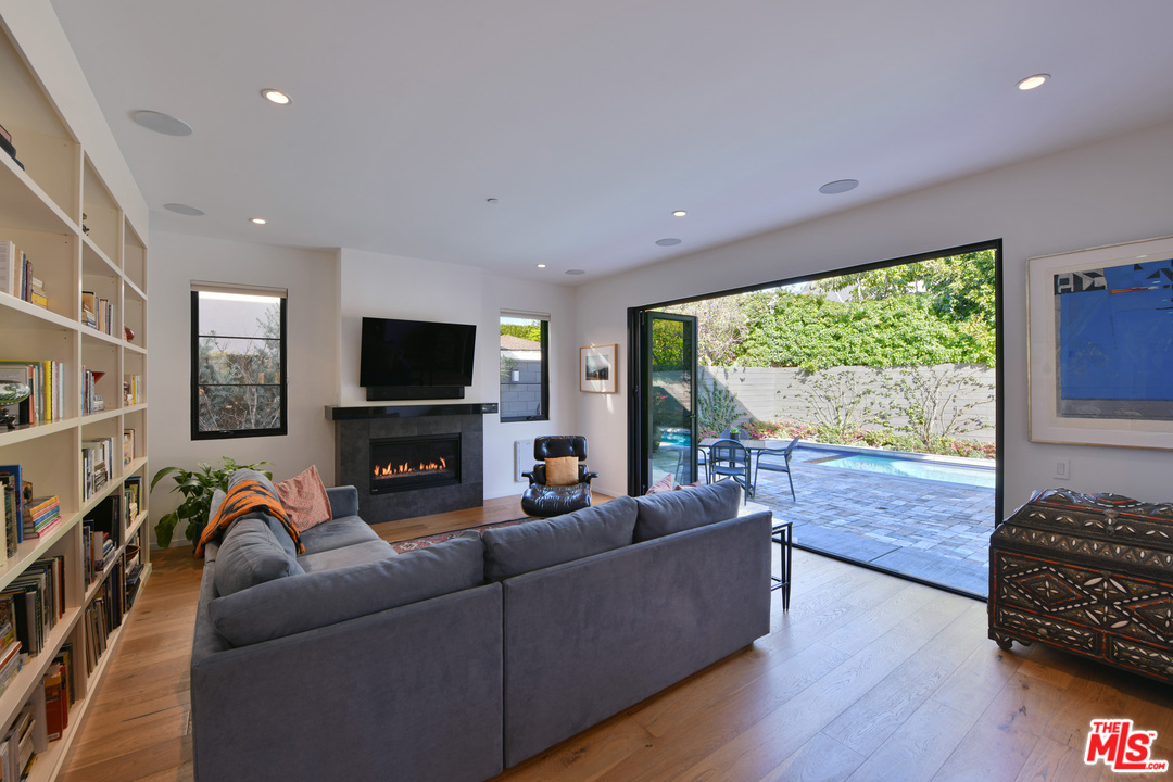 10560 Rountree Road Los Angeles, CA 90064 - Photo 8 of 32 Gallery Image 8