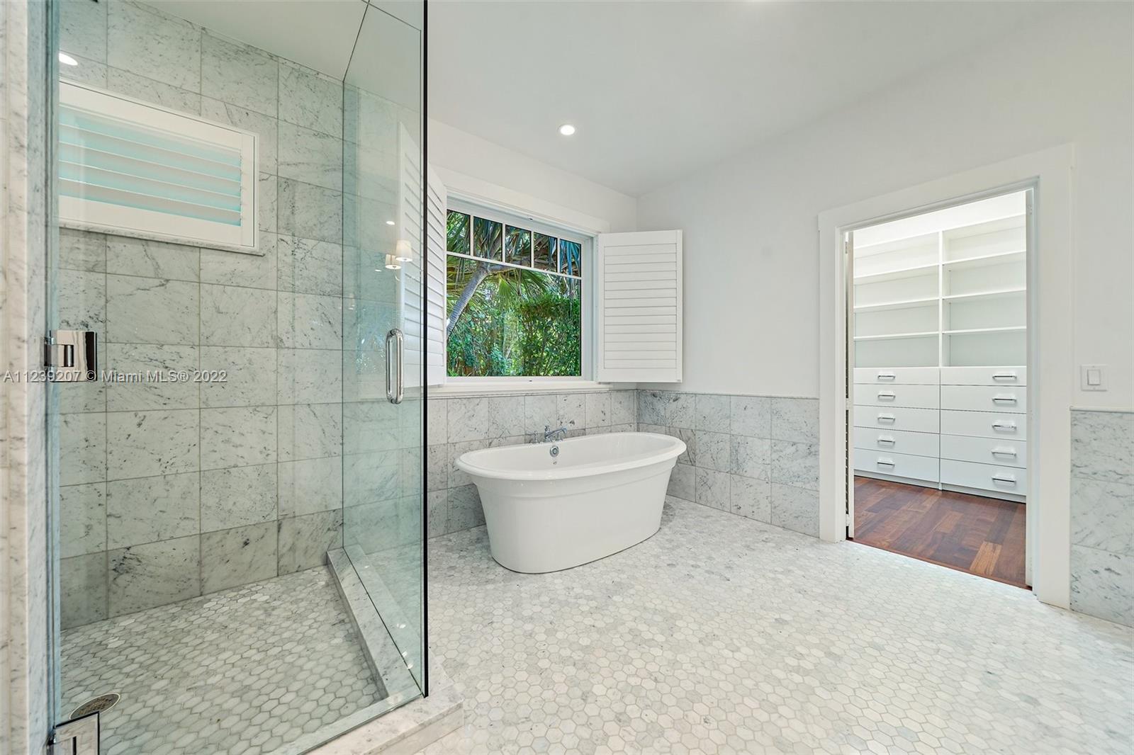 25 South Beach Road Hobe Sound, FL 33455 - Photo 15 of 34 a bathroom with a bathtub and toilet