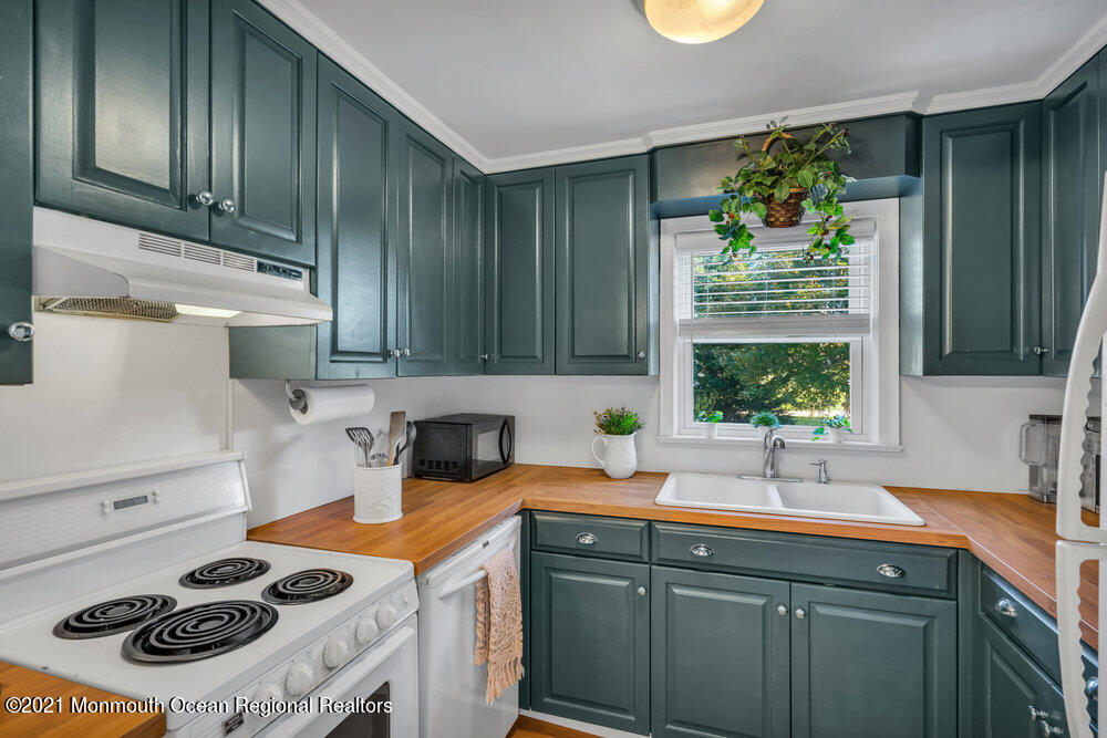 136 Chapel Hill Road Red Bank, NJ 07701 - Photo 11 of 29 018_dsc09722