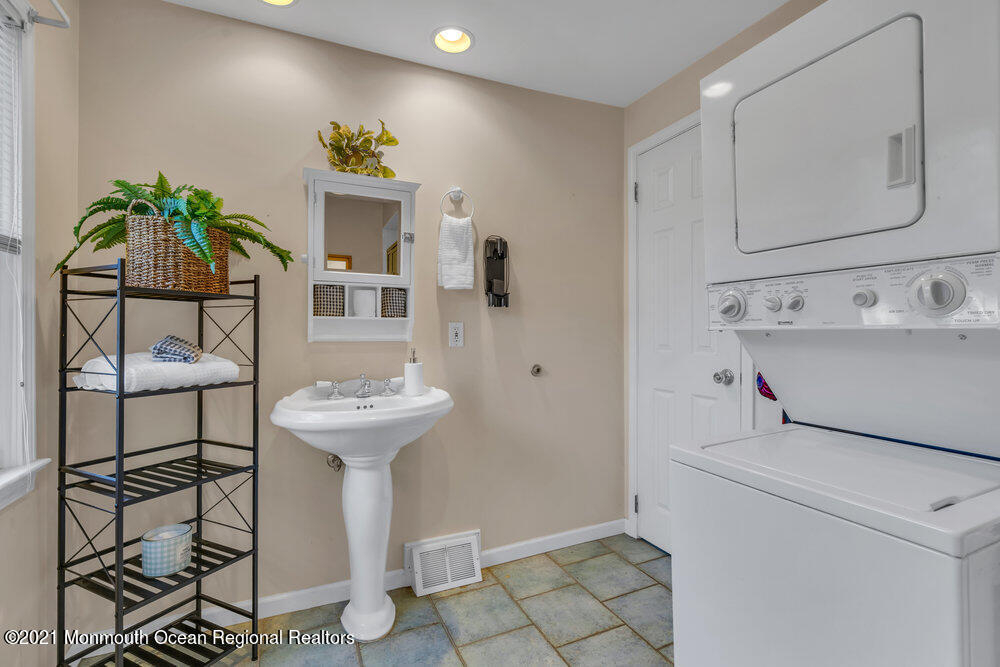 136 Chapel Hill Road Red Bank, NJ 07701 - Photo 27 of 29 022_dsc09742
