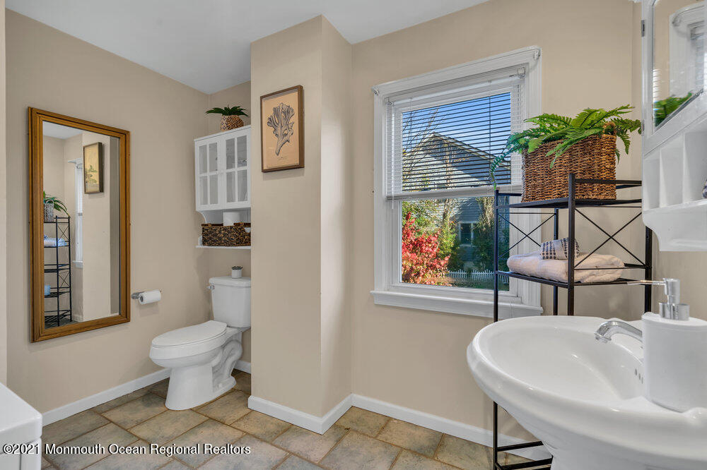 136 Chapel Hill Road Red Bank, NJ 07701 - Photo 28 of 29 021_dsc09737