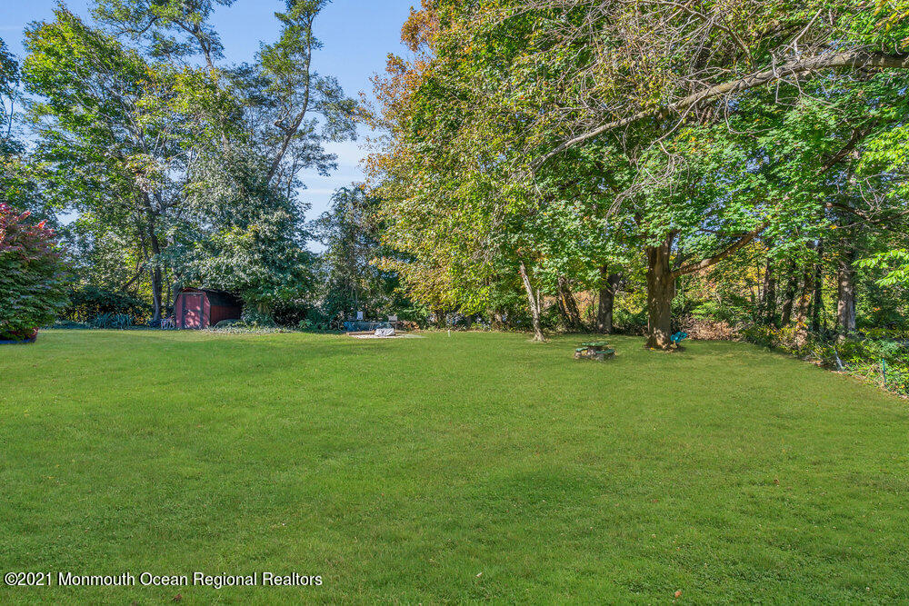 136 Chapel Hill Road Red Bank, NJ 07701 - Photo 4 of 29 032_dsc09792