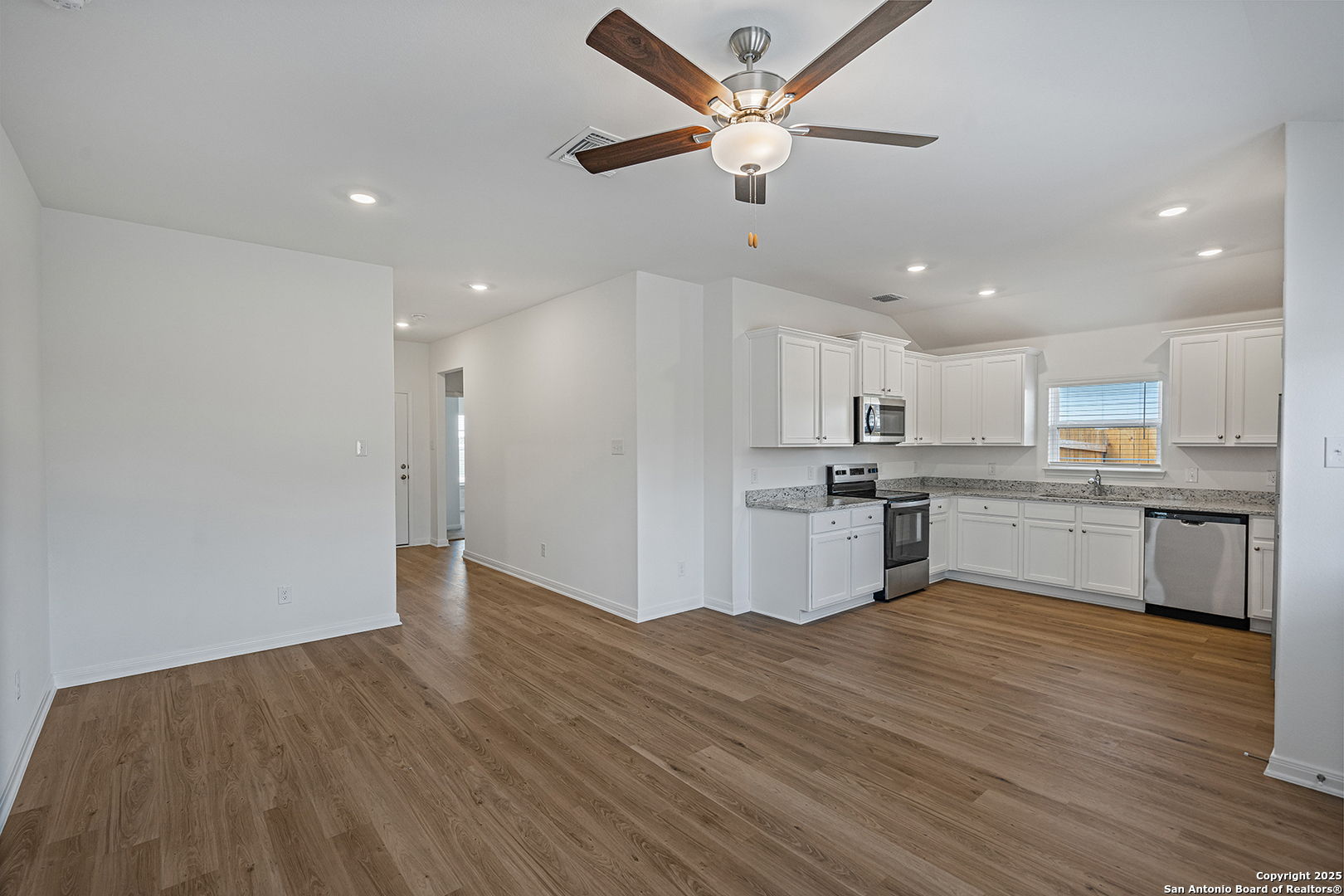 16140 Farmer Lytle, TX 78052 - Photo 11 of 31