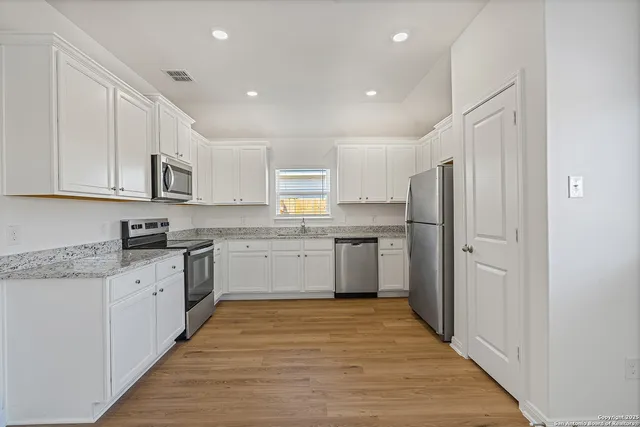 $277,900 | 16140 Farmer, Lytle, TX 78052