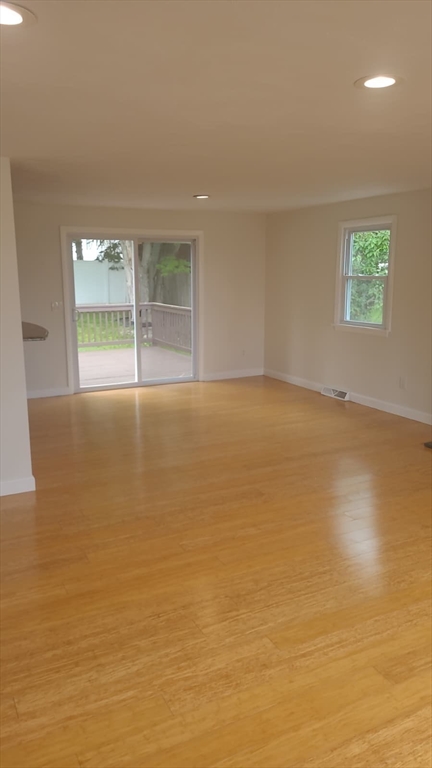 39 Westport Road Worcester, MA 01605 - Photo 6 of 40