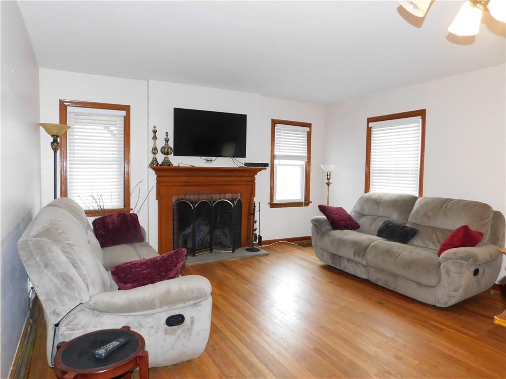 675 Waterdam Road Canonsburg, PA 15317 - Photo 9 of 25 Plenty of natural light.