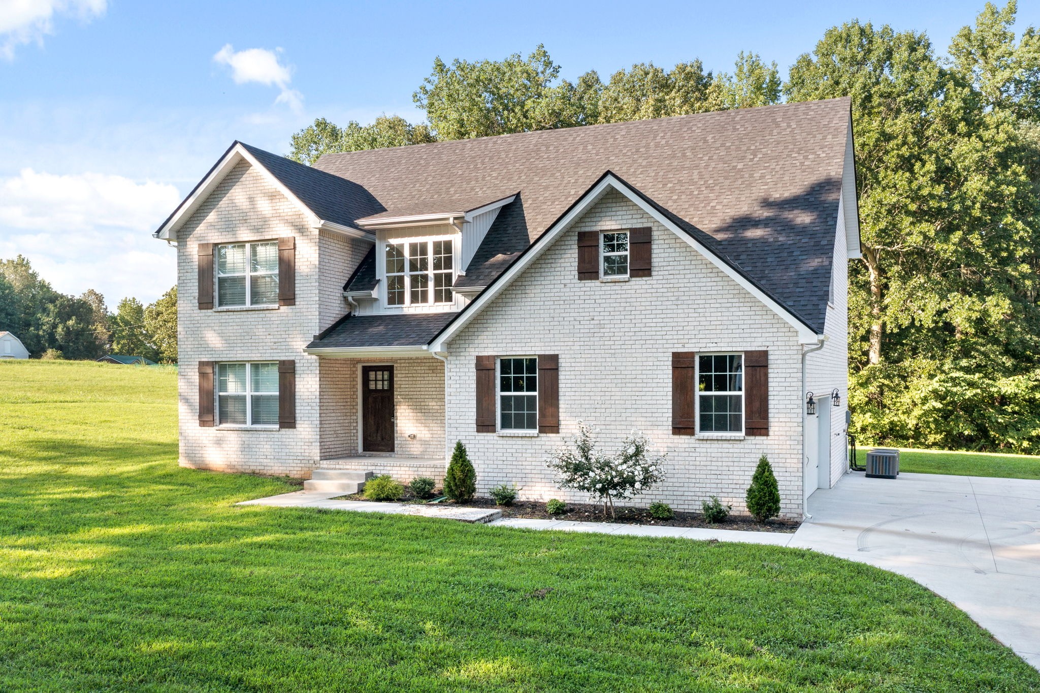 1385 L Bumpus Road Clarksville, TN 37040 - Photo 2 of 28 a front view of house with yard and green space
