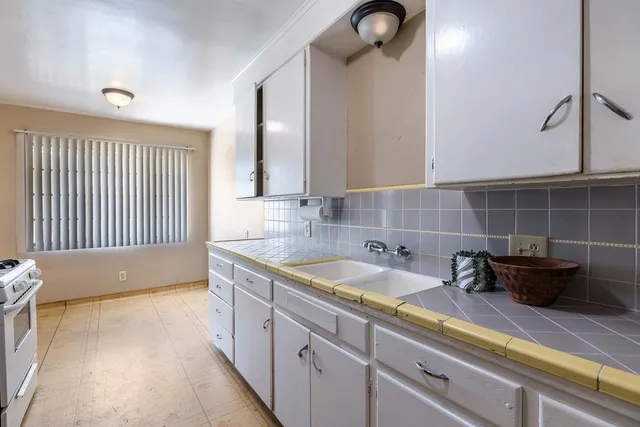 a view of utility room