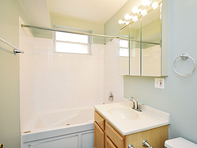 7529 North Sheridan Road, Unit 1 Chicago, IL 60626 - Photo 12 of 17