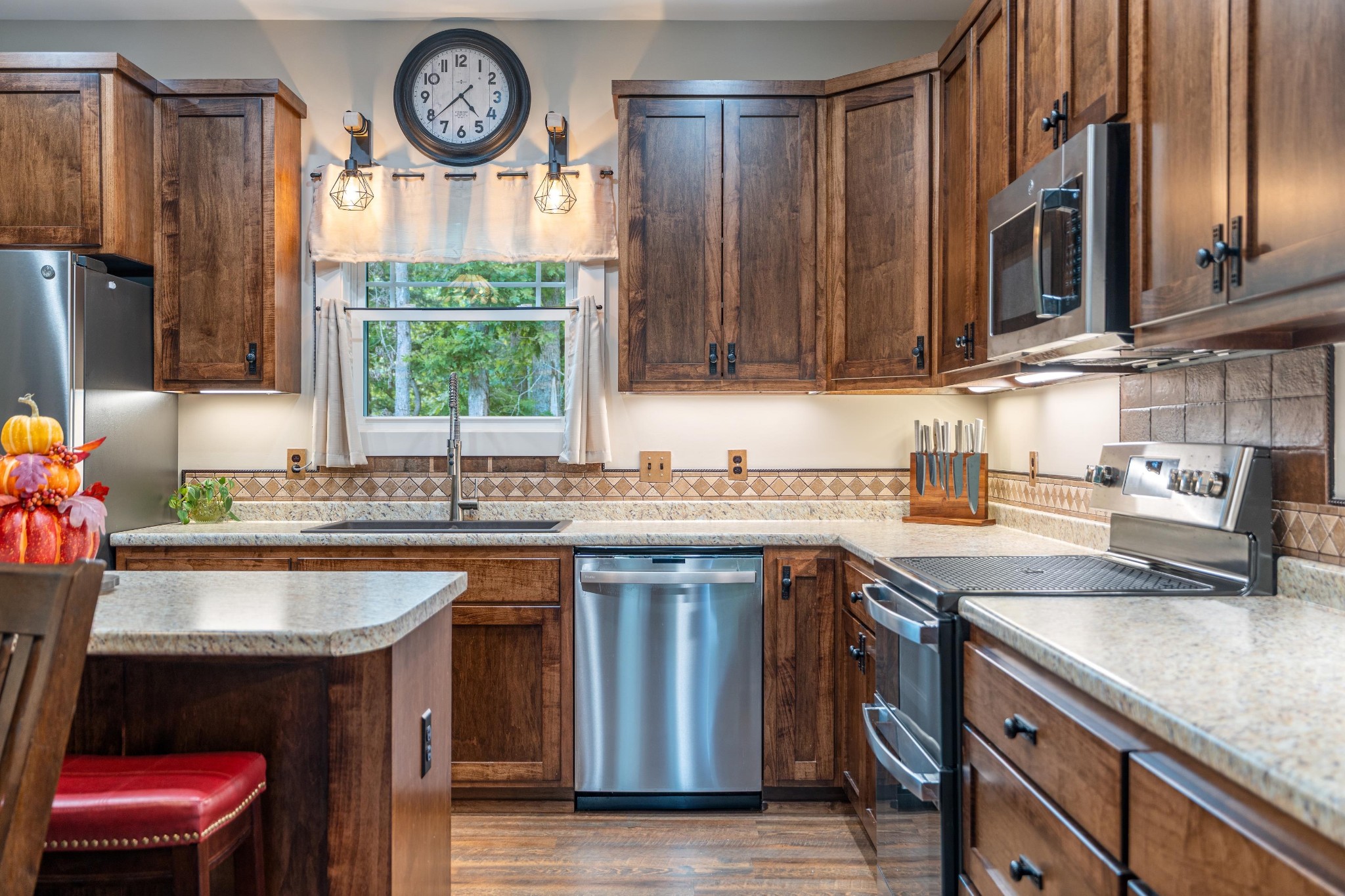 943 Big Springs Road Charlotte, TN 37036 - Photo 6 of 40 Gallery Image 6