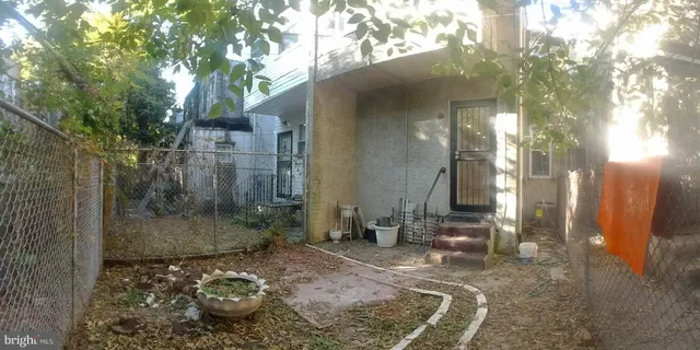 a view of a back yard of the house