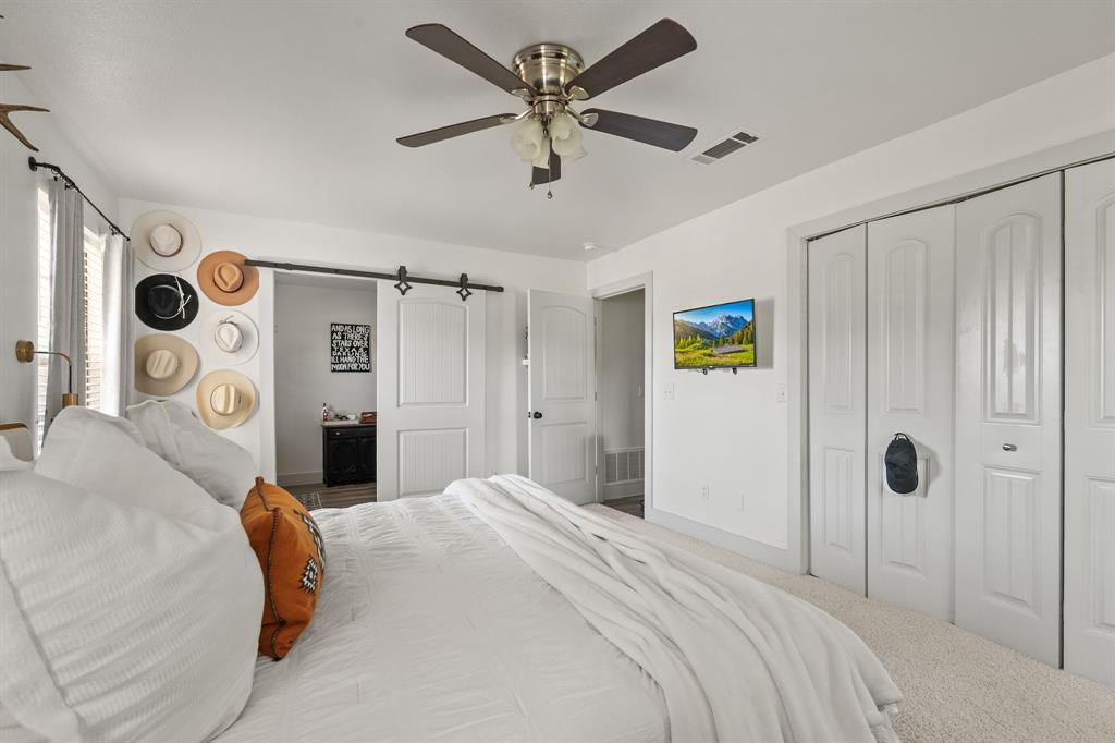 9778 Highway 11 Whitewright, TX 75491 - Photo 19 of 37 a bedroom with a bed and a window